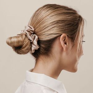 EgotierPro 52530 - Satin Scrunchie mit Textiletikett COMBIN